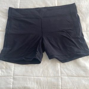 Athleta kick booty shorts